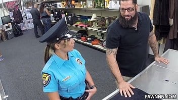 Bonne baise pour l'agente de police Bonne baise pour l'agente de police