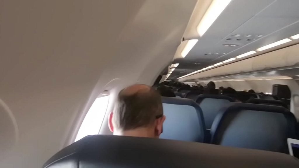 Pipe dans l’avion