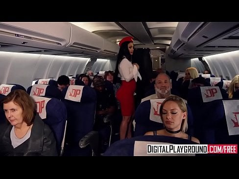 L’hôtesse de l’air au gros cul et la passagère à forte poitrine se font baiser sur un vol turbulent
