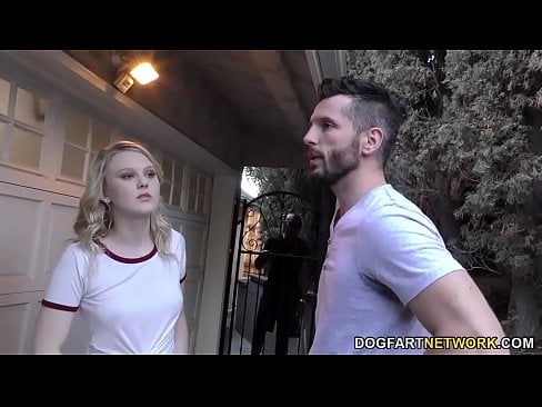 Un groupe de gangsters baise brutalement Lily Rader, c’était son fantasme