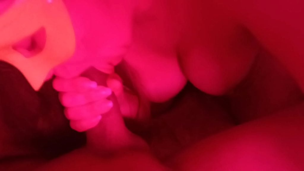 Trois copines dévergondées s’affrontent pour avaler le plus possible de ma bite démoniaque