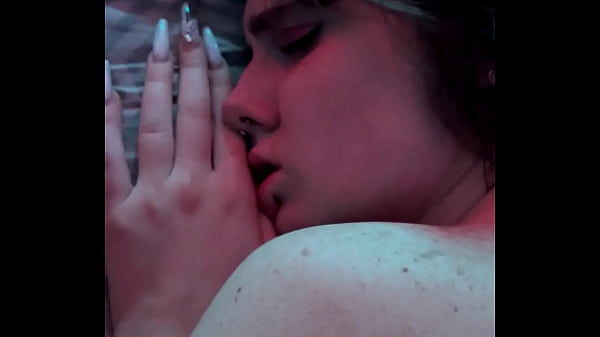 Ma poupée sexuelle me fait une branlette