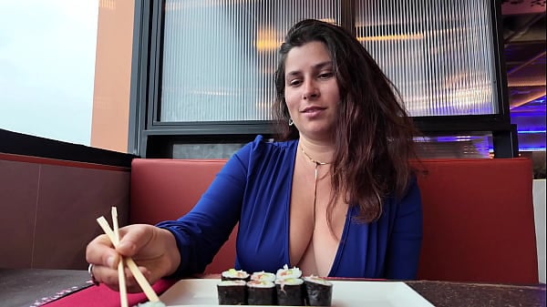 Le boss de ma femme nous donne du fric en échange de la baiser