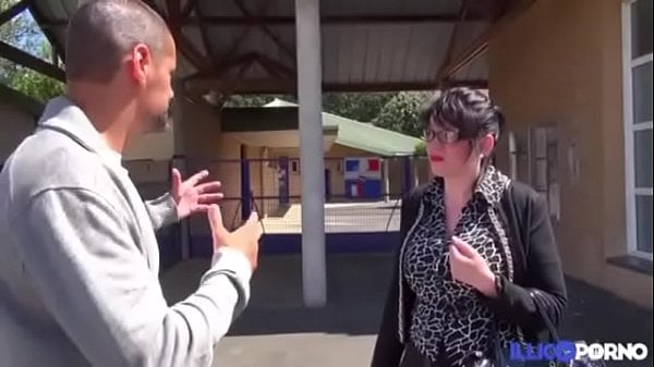 Il baise la maîtresse de son fils