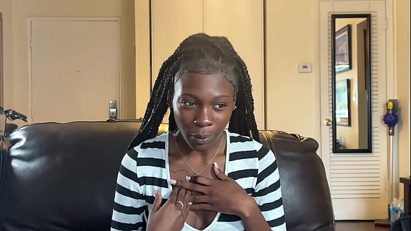 Deux femmes s’amusent à pénétrer un mec