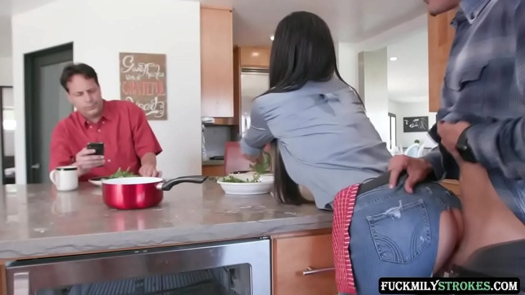 Belle-maman a envie d’un autre mec de petit-déjeuner