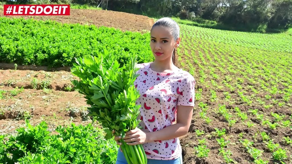 L’étonnante Latina se fait toucher son délicieux cul