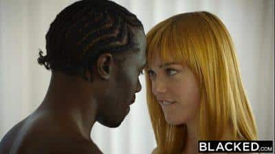 Anny Aurora, une teen allemande, se fait prendre par Monster Black Cock