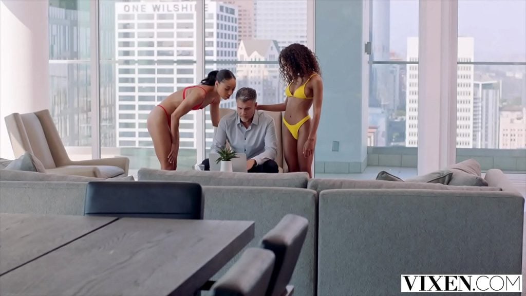 Alexis et Scarlit dans un trio brûlant chez VIXEN