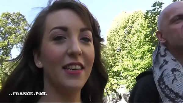 Belles housewives profitent d’un chanceux étudiant chez elles
