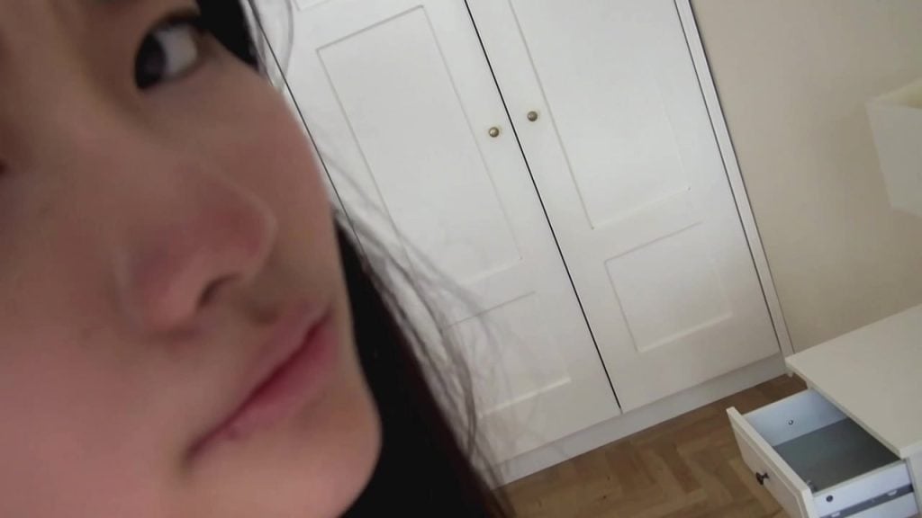 Adorables asiatiques de 18 ans dans leur première vidéo porno maison