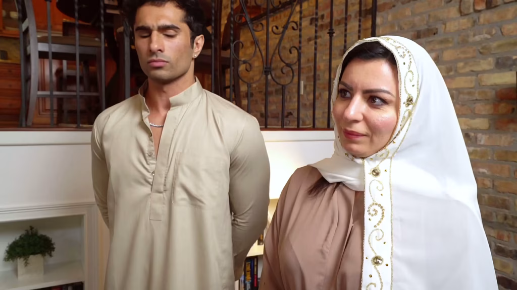 Alina Angel fait l’amour avec un soldat américain et son beau-fils