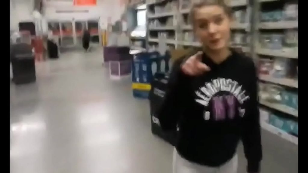 Inconnue me suce dans Walmart