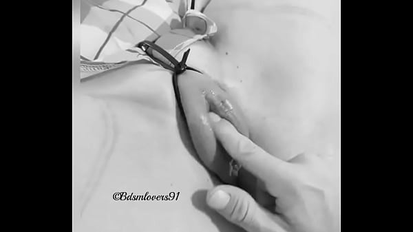 Jeune fille fait un superbe blowjob profond