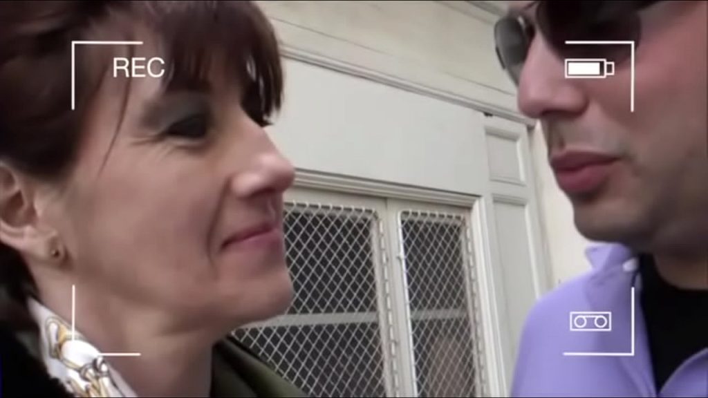 Femme française mature se filme en train de coucher avec un homme