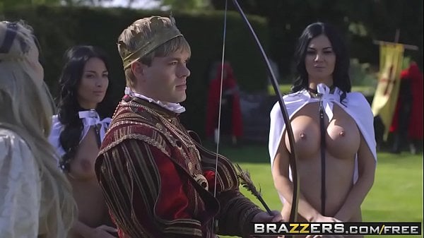 Anissa Kate et Jasmine Jae dans Storm Of Kings XXX