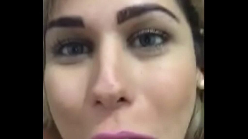 Izabella Queiroz fait l’amour dans le lit
