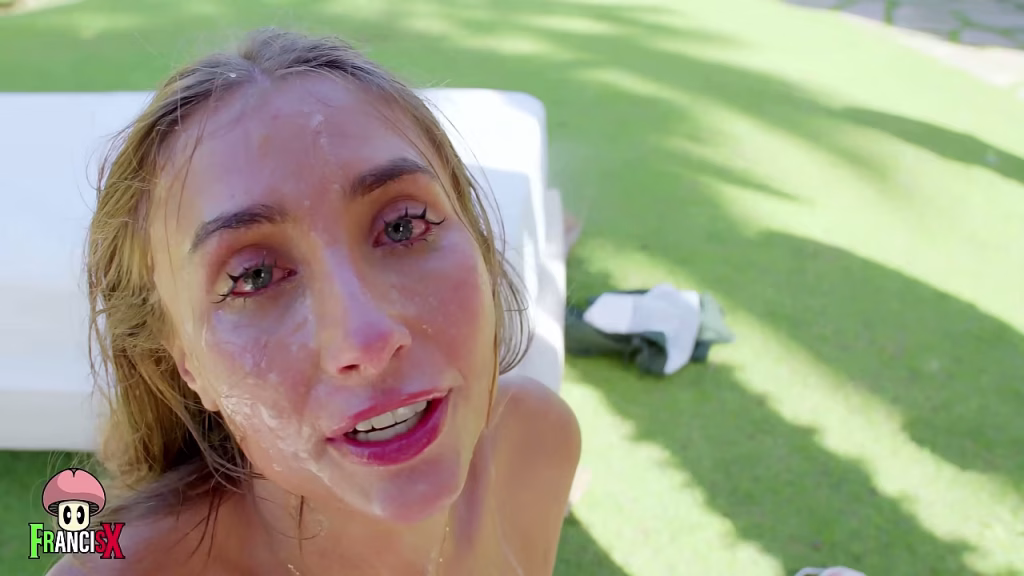 Lily Phillips fait un blowbang en plein air